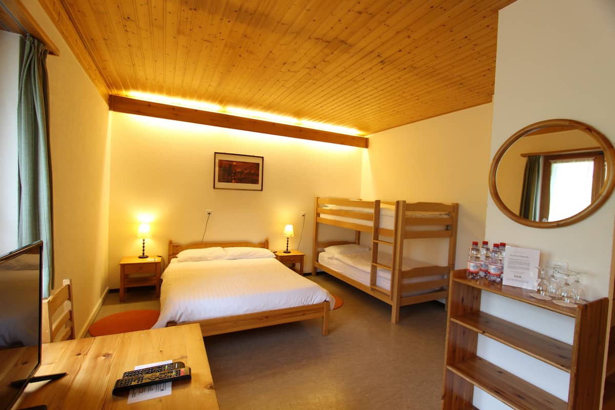 quadruple room | desk, blackout curtains, free cots/infant beds, rollaway beds