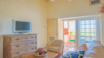 Apartment, 2 Bedrooms | Living area