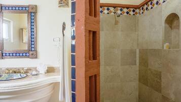 Apartment, 3 Bedrooms | Bathroom