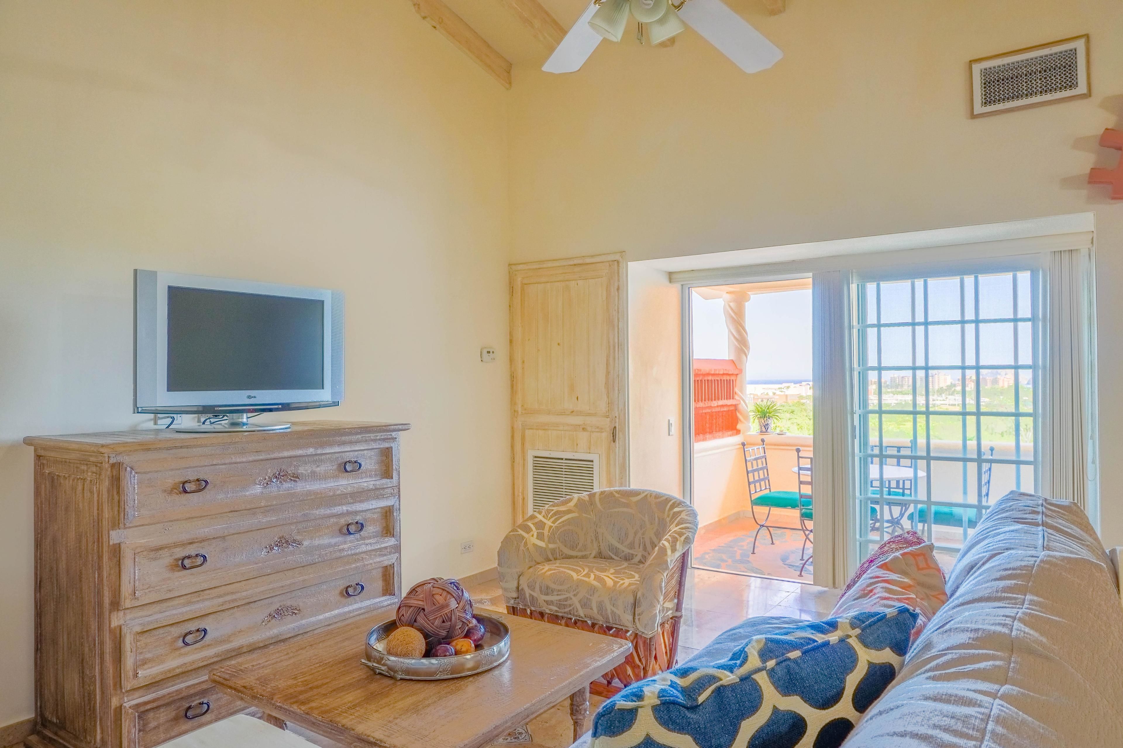 Villa, 6 Bedrooms | Living area