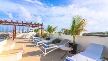 Villa, 6 Bedrooms | Sundeck