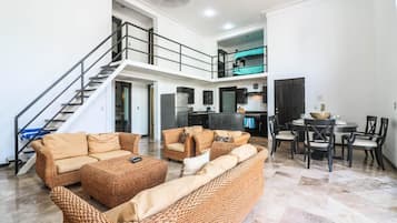 Villa, 6 Bedrooms | Living area