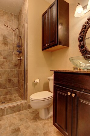 Huoneisto, 2 makuuhuonetta | Kylpyhuone | Hiustenkuivaaja, saippua, sampoo