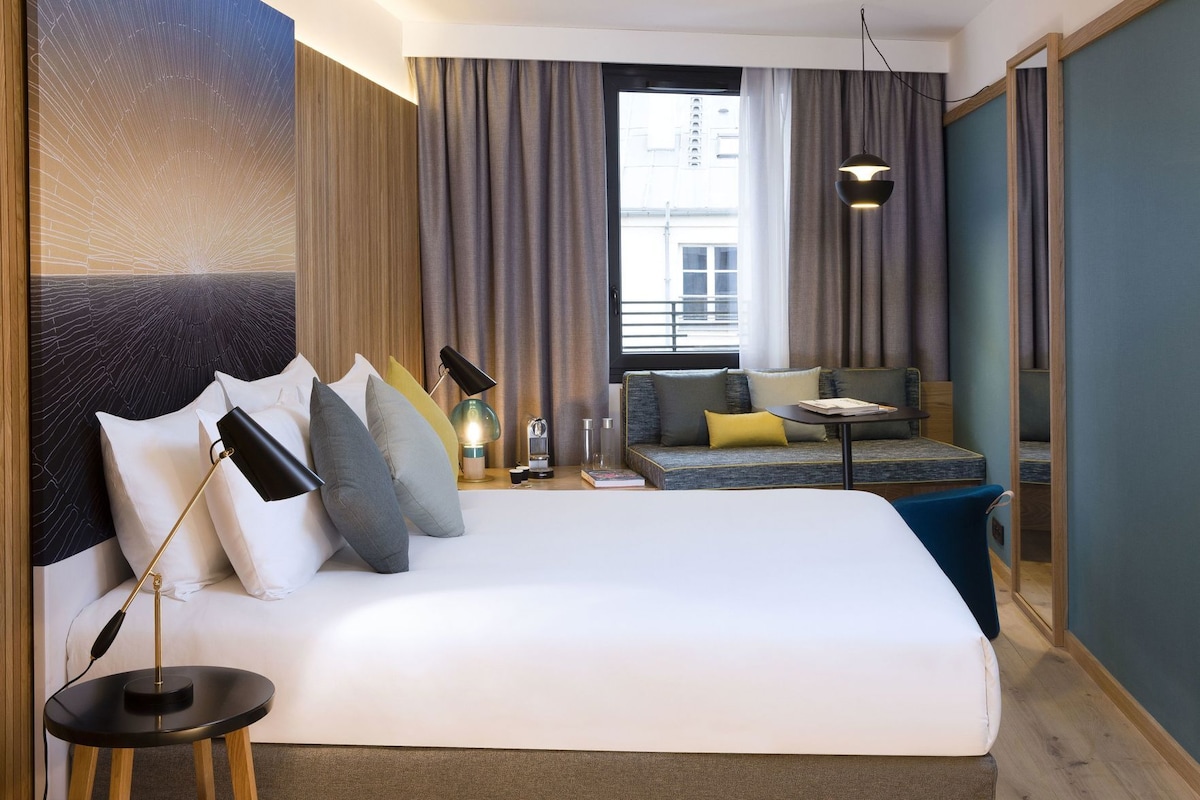 In-room safe, desk, soundproofing, iron/ironing board (on request)