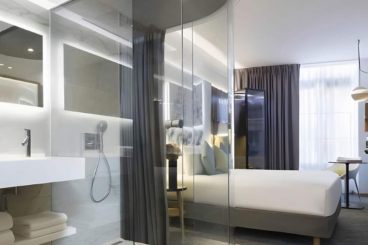 In-room safe, desk, soundproofing, iron/ironing board (on request)