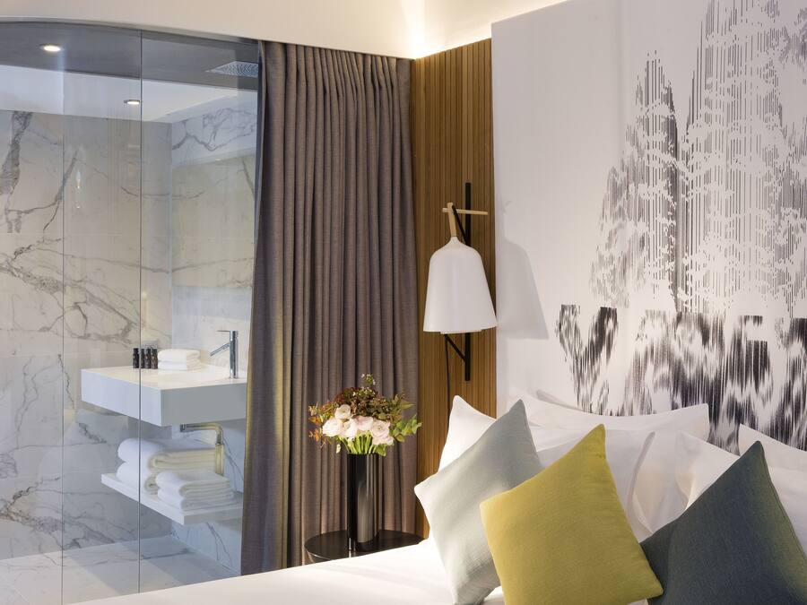 In-room safe, desk, soundproofing, iron/ironing board