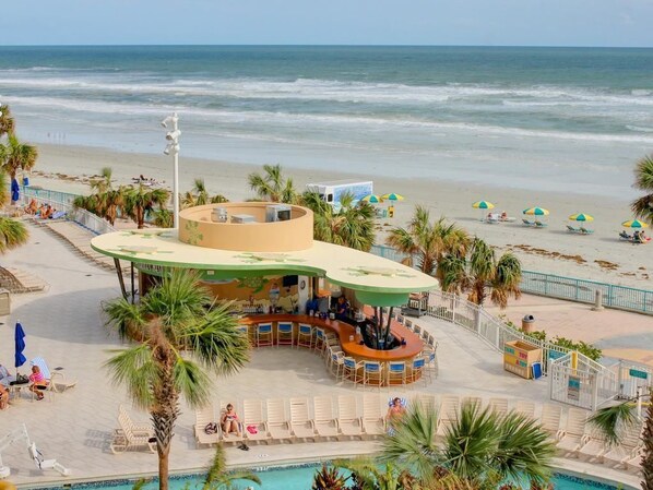 Apartment, 1 Bedroom | Poolside bar