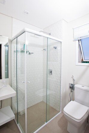 Apartamento, 2 quartos | Banheiro