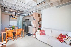 Apartamento, 2 quartos | Área de estar