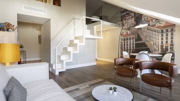 Superior-Apartment, 1 Schlafzimmer | Wohnbereich | Flachbildfernseher