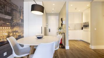 Standard-Apartment, 2 Schlafzimmer | Esszimmer