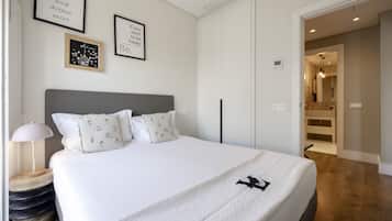 Apartamento standard, 2 quartos | Roupas de cama premium, cofres nos quartos, individualmente mobiliados