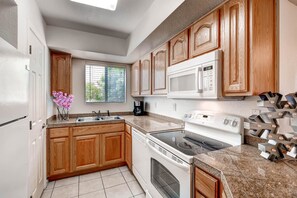 Apartment, 1 Bedroom | Private kitchen | Fridge, microwave, oven, coffee/tea maker - PX033 1 Bedroom Apartment By Senstay (Phoenix)