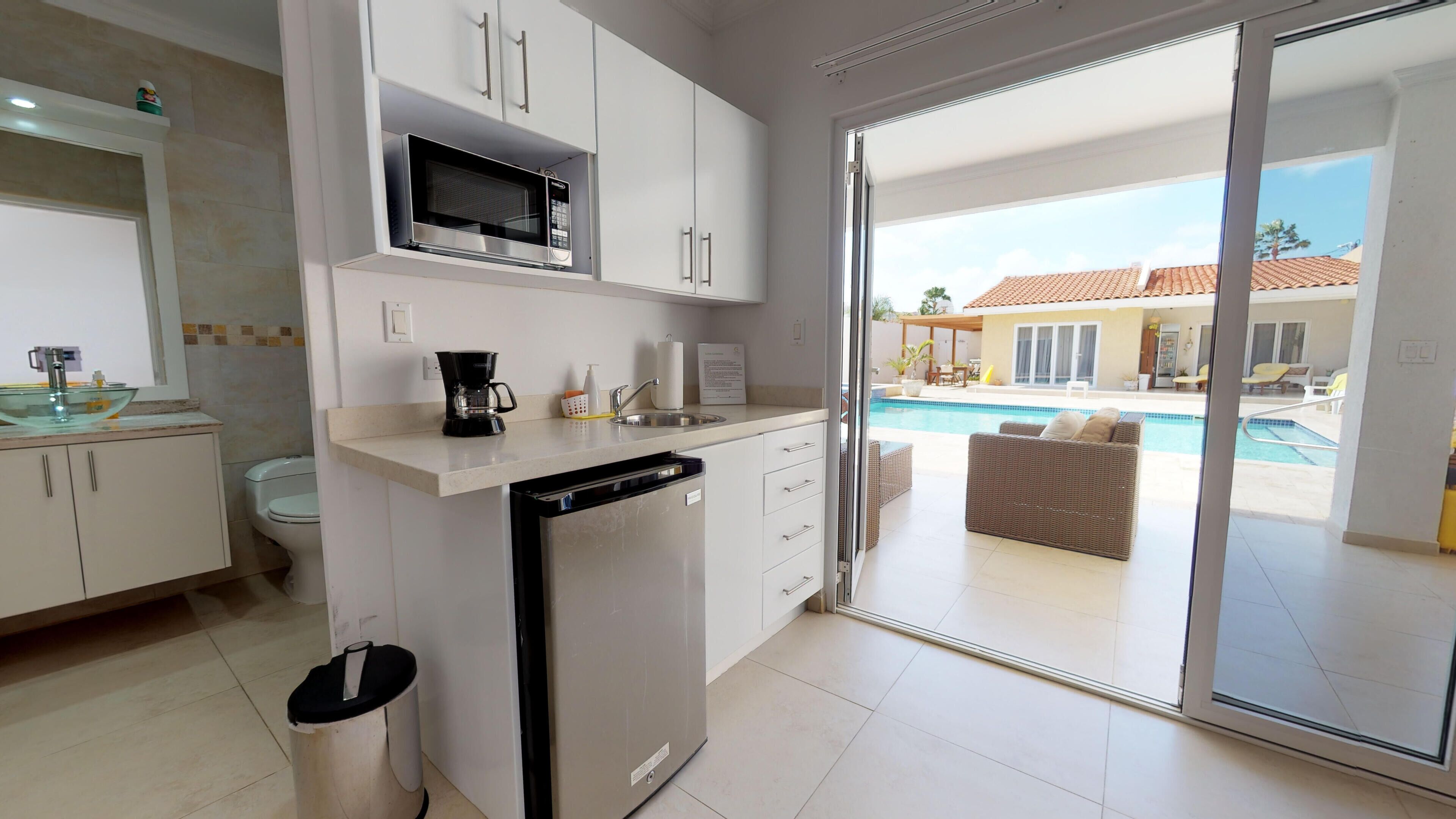 romantic room | private kitchenette | fridge, microwave, dishwasher, coffee/tea maker