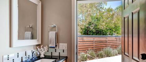 Apartment, 3 Bedrooms | Private kitchen | Fridge, microwave, coffee/tea maker