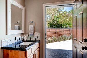 Apartment, 3 Bedrooms | Private kitchen | Fridge, microwave, coffee/tea maker - PX037 3 Bedroom Apartment By Senstay (Phoenix)