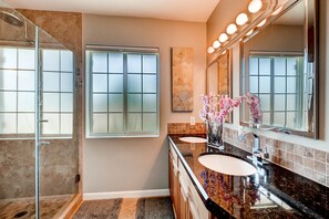 Apartment, 3 Bedrooms | Bathroom - PX037 3 Bedroom Apartment By Senstay (Phoenix)