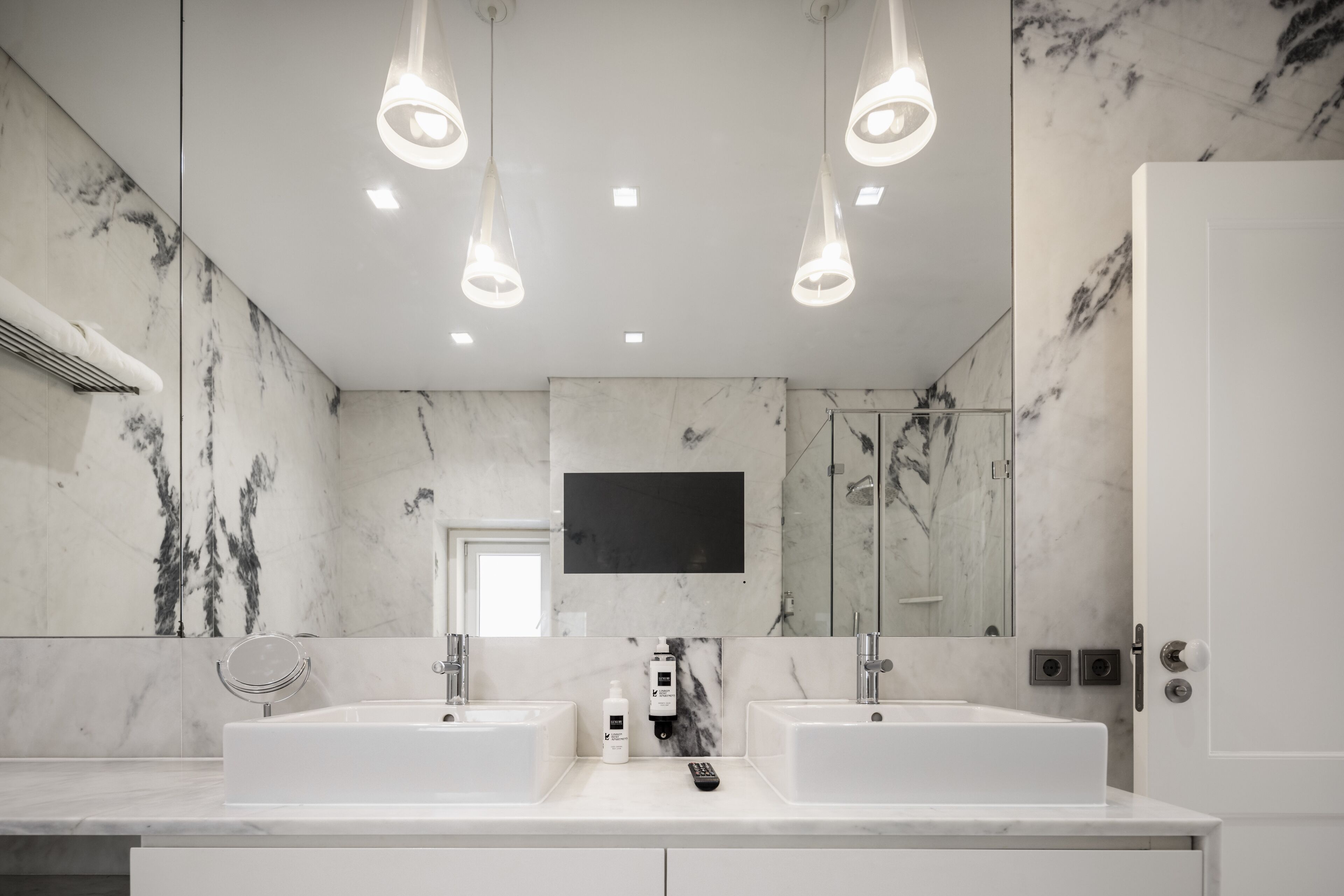 Apartamento, 1 quarto | Banheiro | Produtos de toalete grátis, secador de cabelo, chinelos, bidê