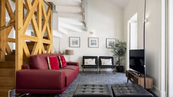 Maisonette, 2 Schlafzimmer | Wohnbereich | Flachbildfernseher