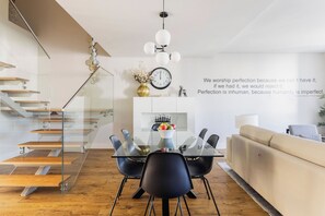 Duplex, 2 Bedrooms, Mezzanine | In-room dining