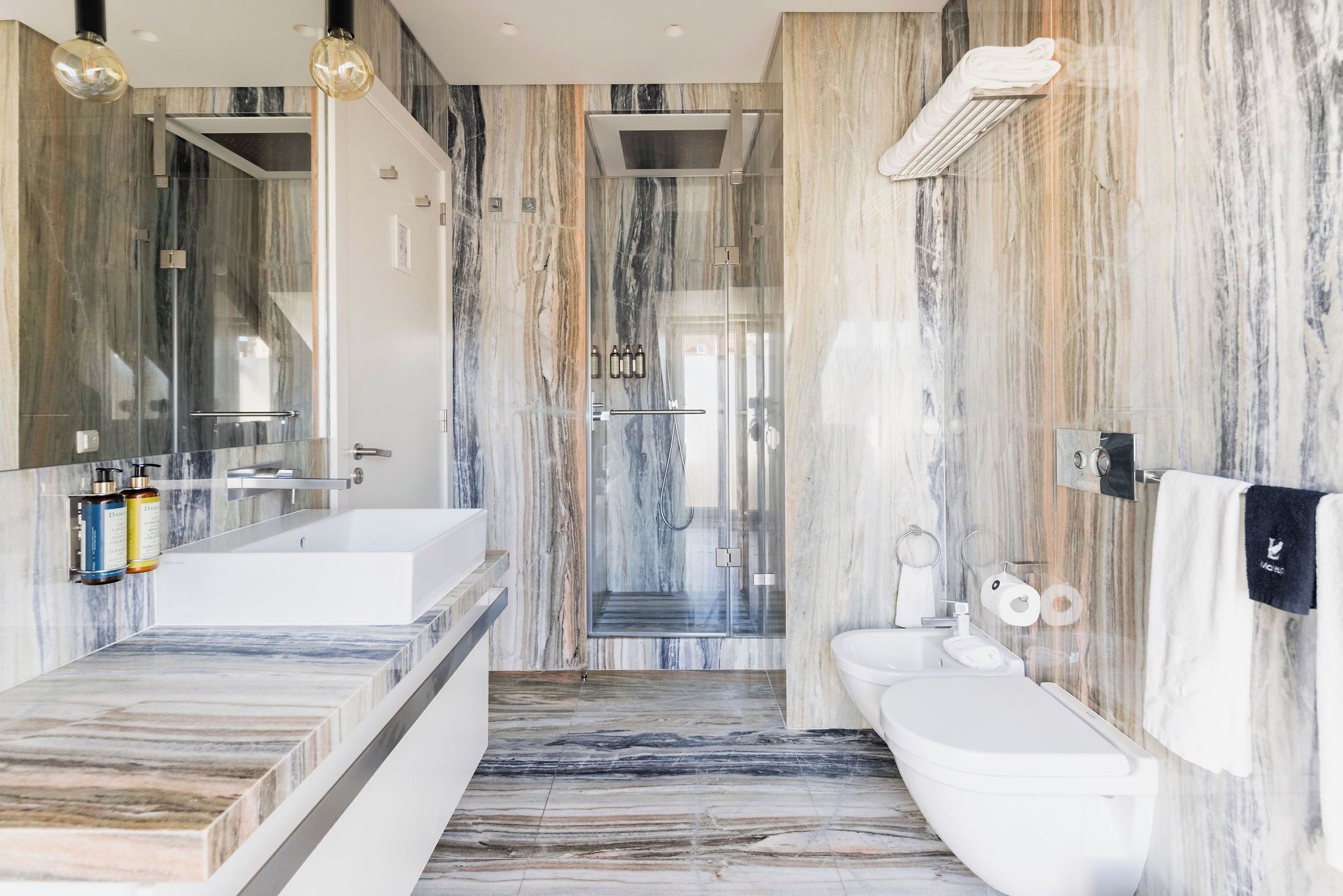 Duplex, 2 Bedrooms, Mezzanine | Bathroom | Shower, free toiletries, hair dryer, slippers