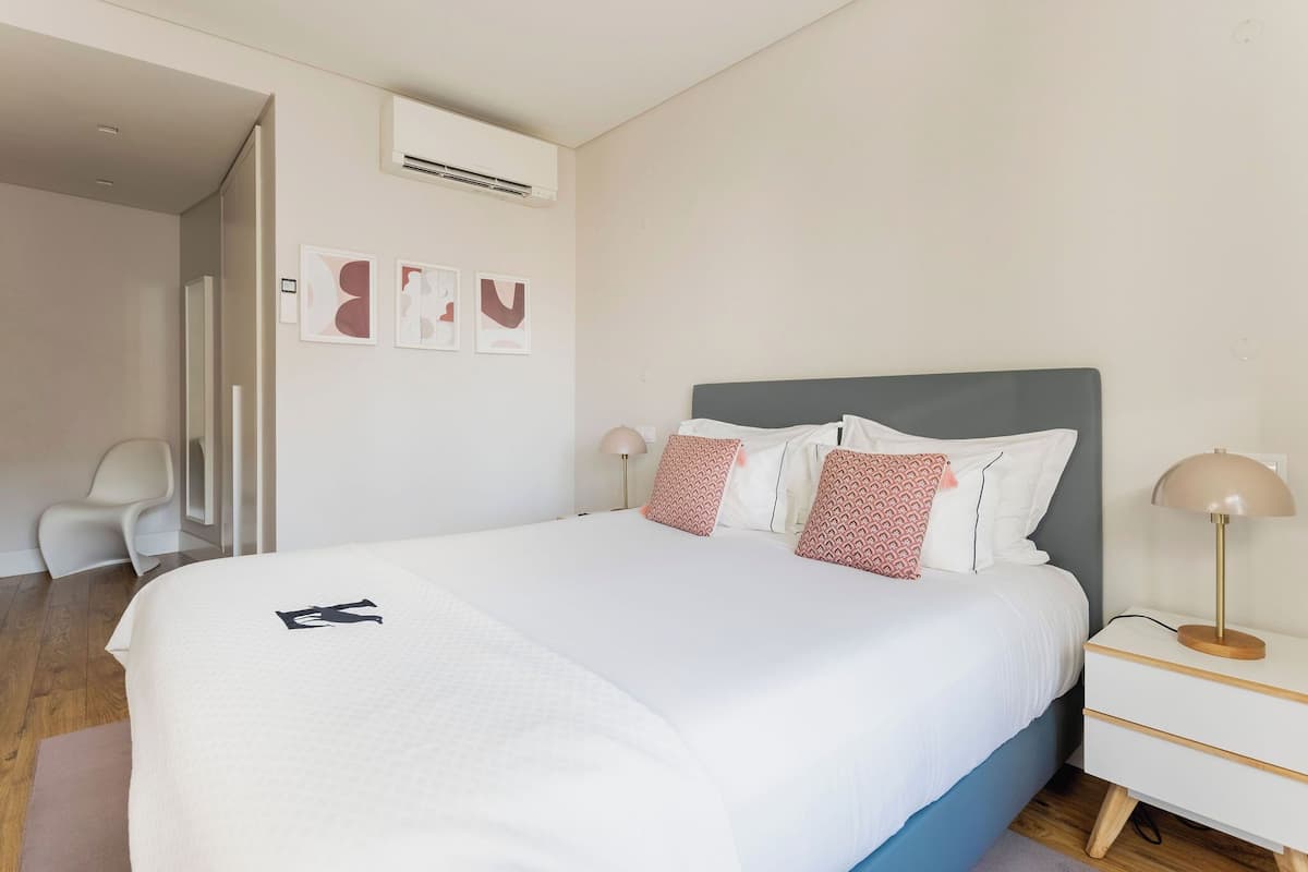 Appartement, 1 slaapkamer | Een kluis op de kamer, individueel gemeubileerd, geluiddichte muren