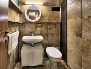 Apartment, 2 Bedrooms | Bathroom