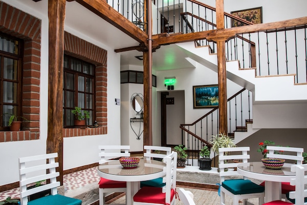 Gratis frukost med lokala rätter varje dag