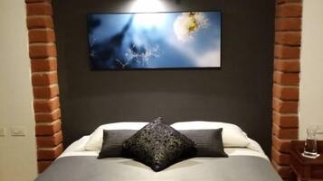 Superior Double Room, Courtyard View (Aire) | Premium bedding, down comforters, pillowtop beds, minibar