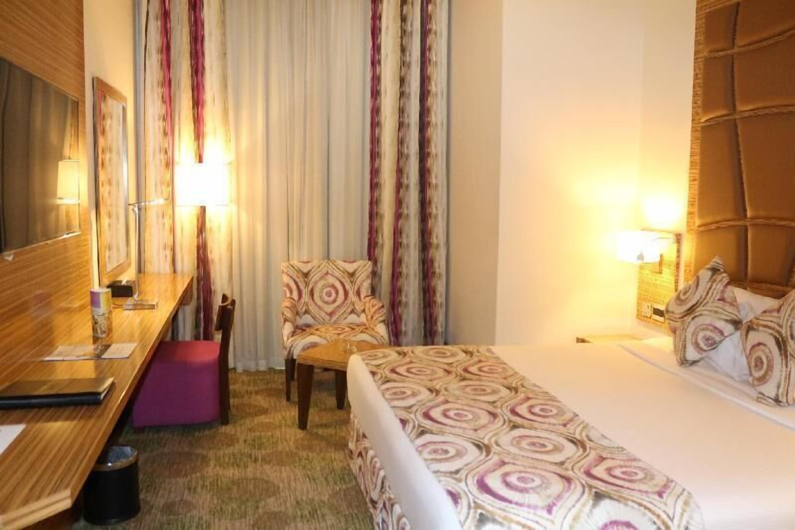 Egyptian cotton sheets, premium bedding, down duvets, minibar