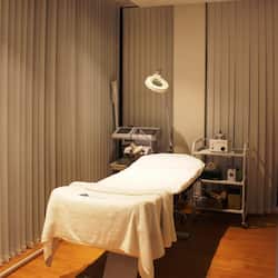 Körperbehandlungen, Warmsteinmassagen, klassische Massagen