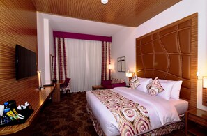 Egyptian cotton sheets, premium bedding, down duvets, minibar - Best Western Plus Pearl Creek (Dubai)