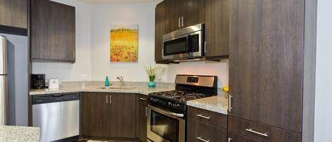 Apartment, 3 Bedrooms | Private kitchen | Fridge, microwave, coffee/tea maker
