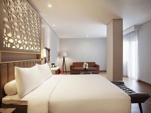 Suite estándar, 1 cama matrimonial | Minibar, caja de seguridad en la habitación y escritorio