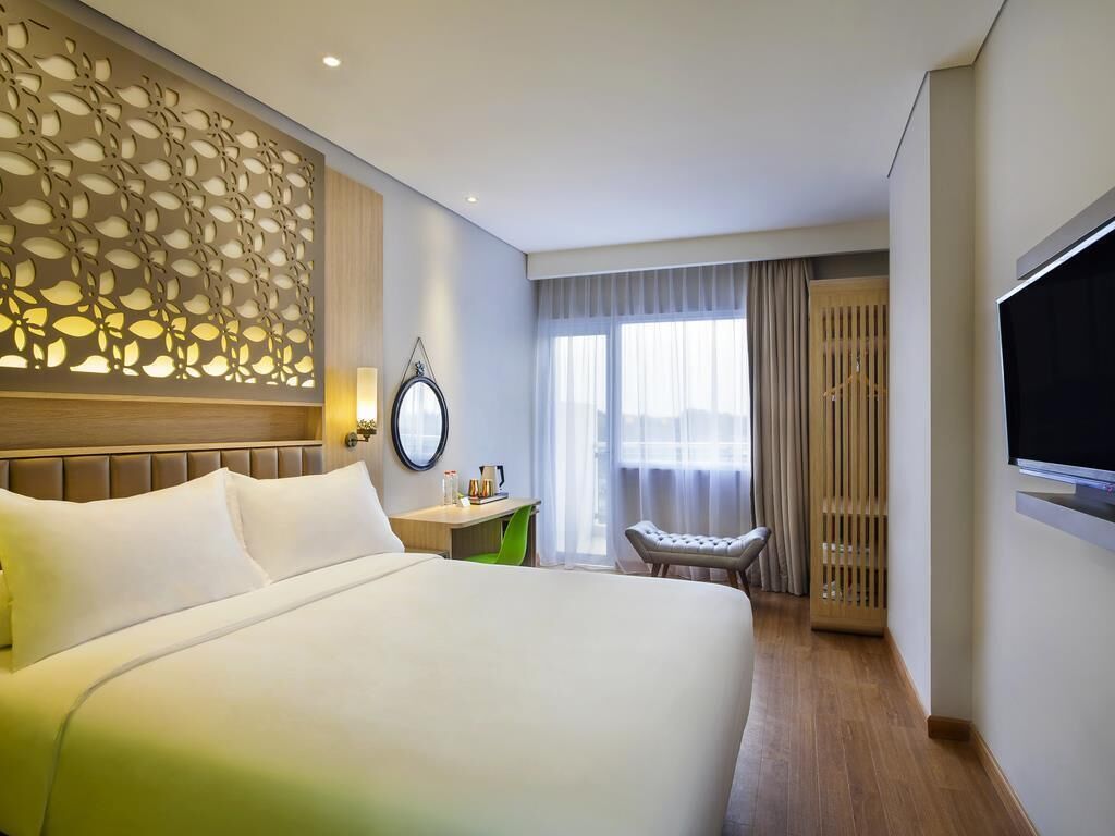 Superior Room, 1 Queen Bed, Balcony | Minibar, in-room safe, desk, soundproofing