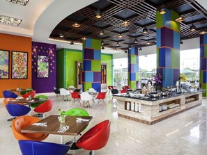 Breakfast, lunch, dinner served; international cuisine, pool views  - Ibis Styles Cikarang (Cikarang)
