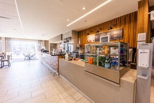 Breakfast and dinner served