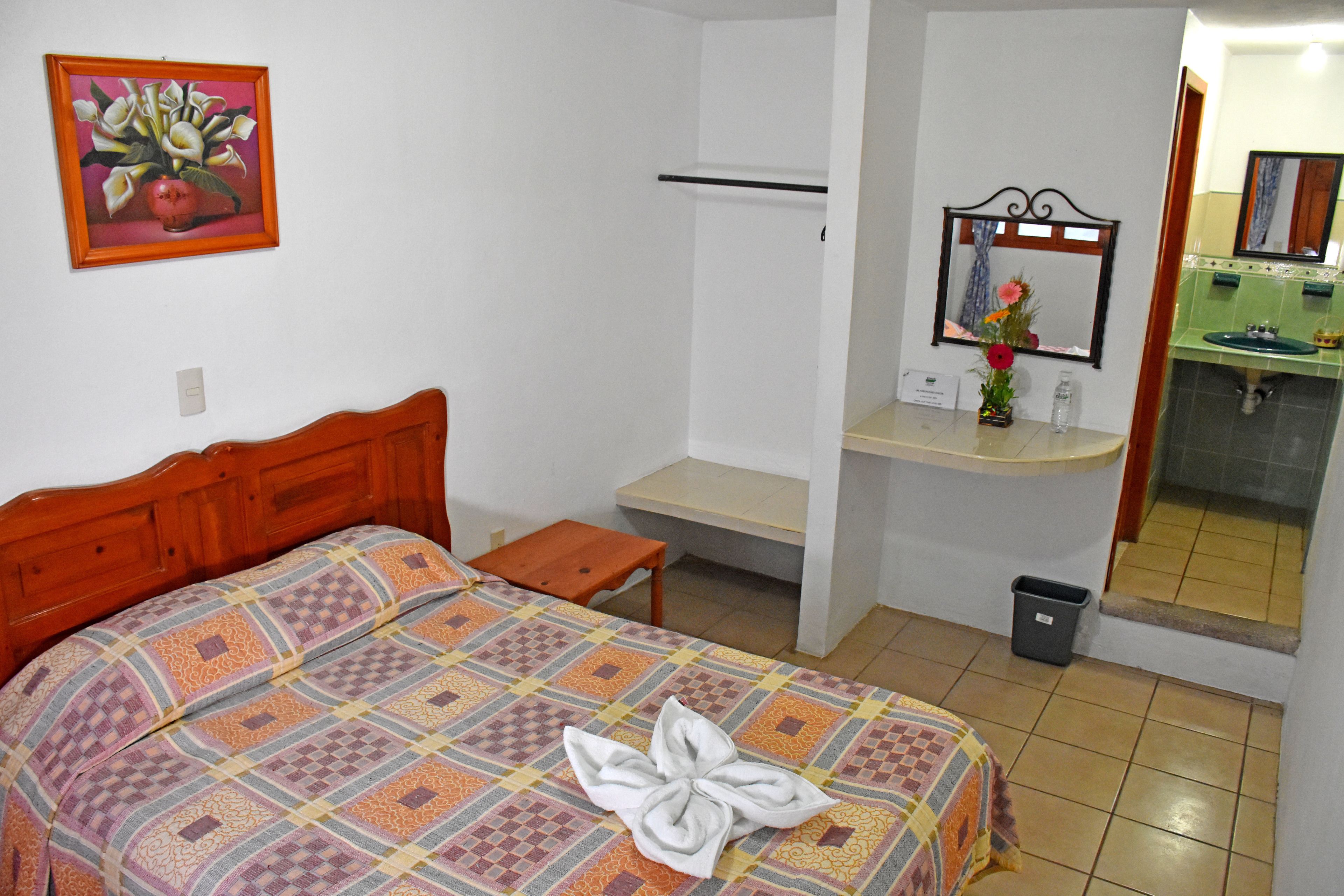 standard room | desk, free wifi, bed sheets