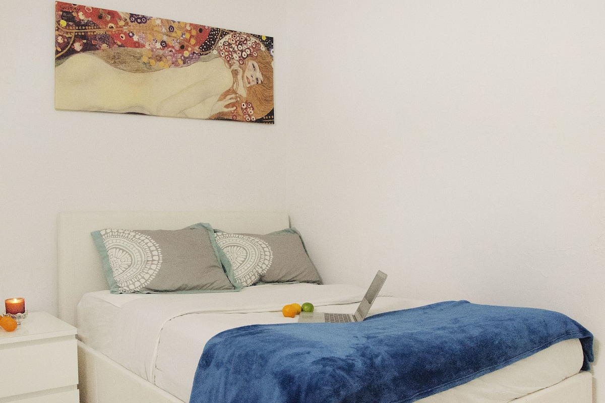 2 bedrooms, premium bedding, iron/ironing board, free cots/infant beds