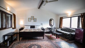 Living area - Cedar Lodge by Aahma (Kosiyakutoli)