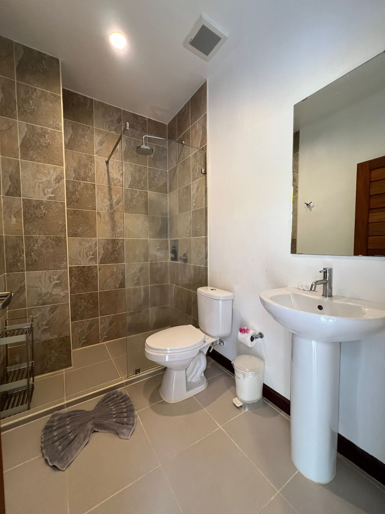superior double room with balcony | bathroom | shower, rainfall showerhead, free toiletries, hair dryer