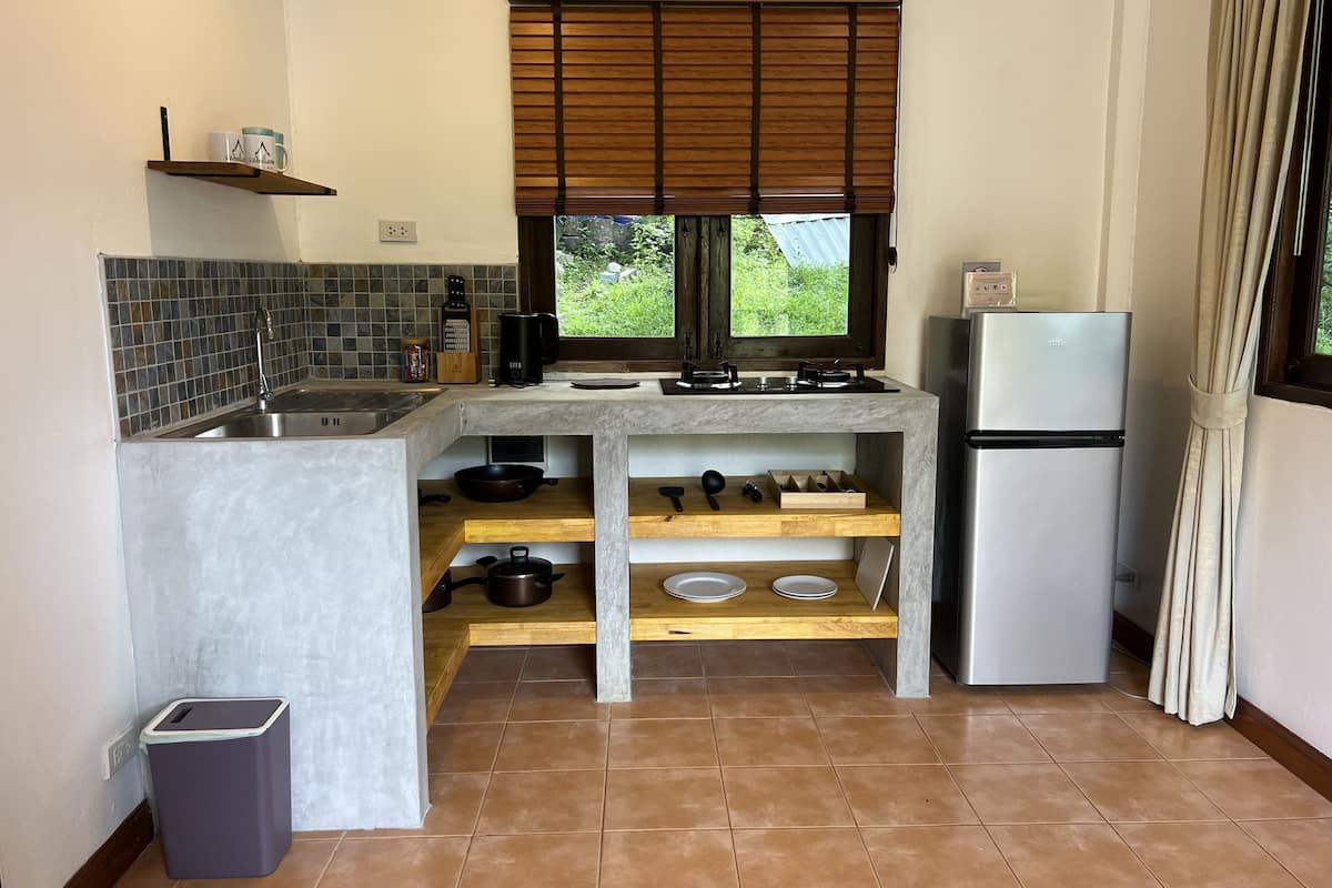 garden villa | private kitchen | fridge, coffee/tea maker