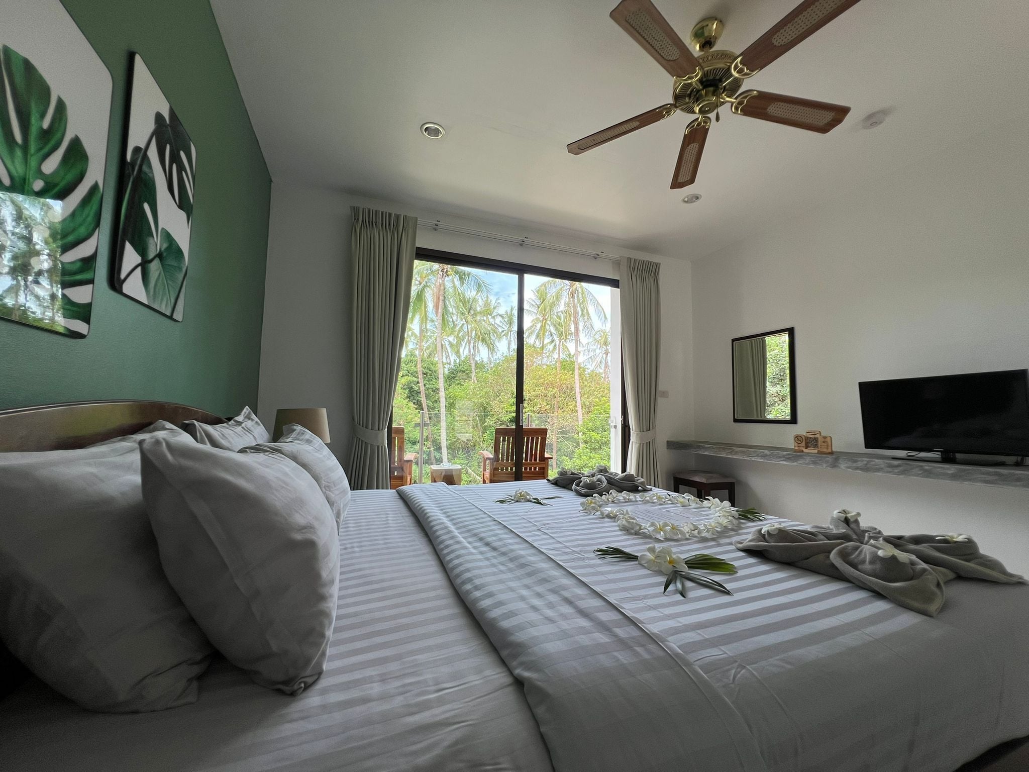 Superior Double Room with Balcony | In-room safe, blackout drapes, free WiFi, bed sheets