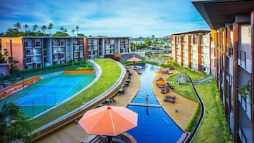 3 outdoor pools, pool umbrellas, pool loungers