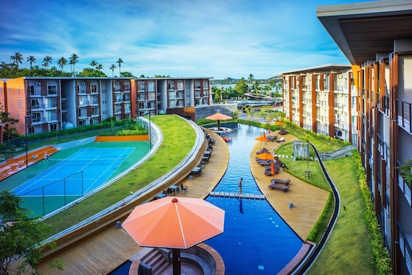 3 outdoor pools, pool umbrellas, sun loungers