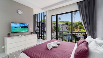 3 bedrooms, in-room safe, desk, blackout curtains