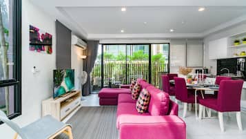 Deluxe Cottage, 3 Bedrooms, Mountain View | 3 bedrooms, in-room safe, desk, blackout curtains