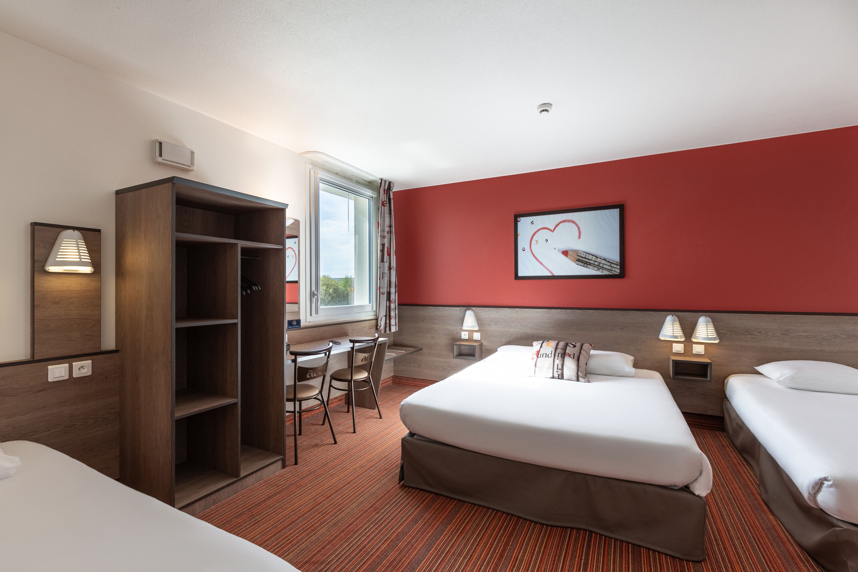 quadruple room | 1 bedroom, premium bedding, desk, soundproofing