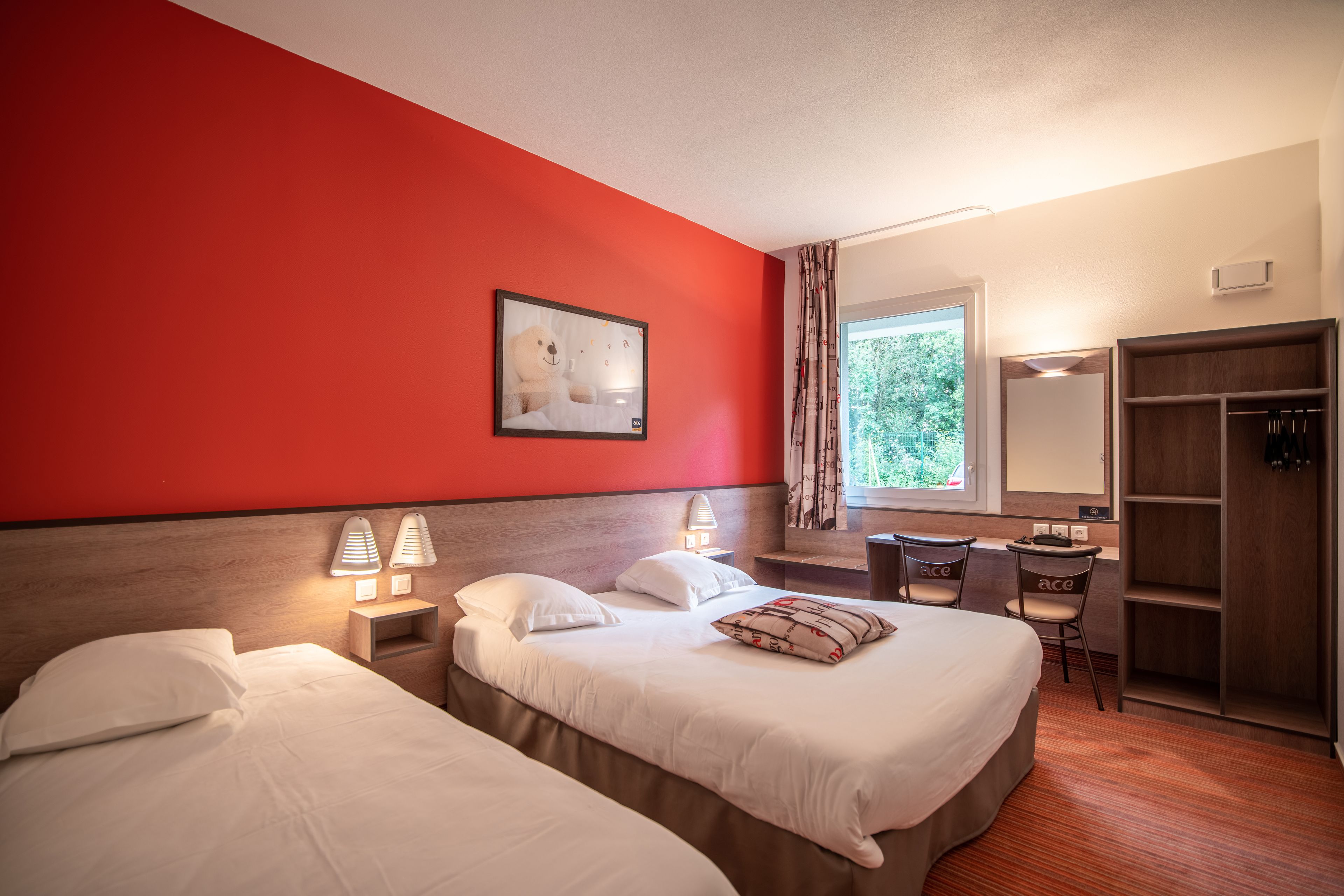 1 bedroom, premium bedding, desk, soundproofing