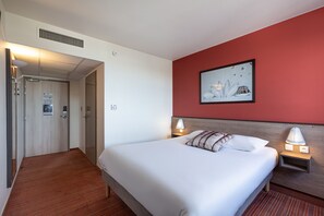 1 kamar tidur, seprai premium, meja kerja, dan kedap suara